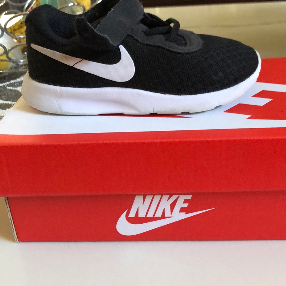 Kids Nike’s blk/ white